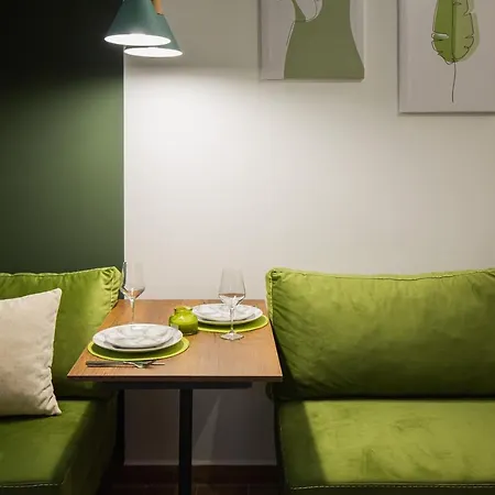 Lit Apartment