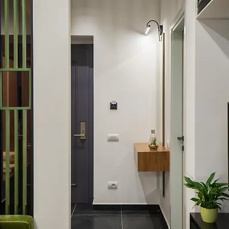 Lit Apartment